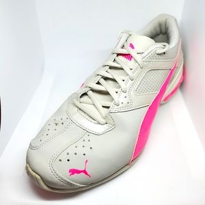 Women's Nike Shoes - Excellent Condition